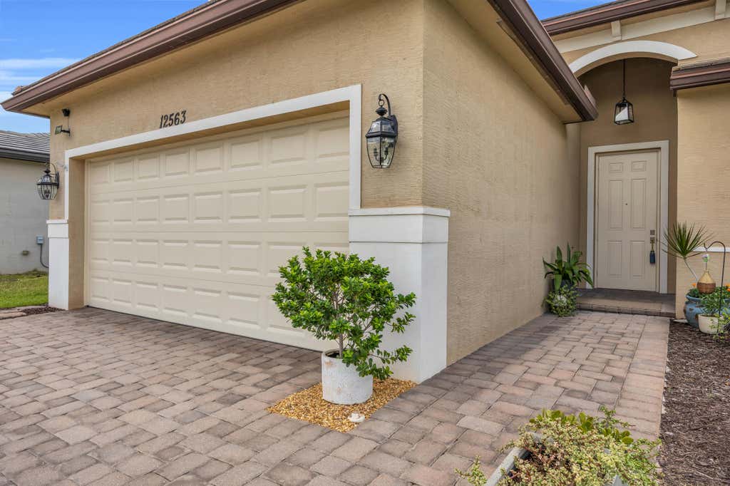 Photo of 12563 NW Toblin Lane, Port Saint Lucie, FL 34987 (MLS # B26051085)