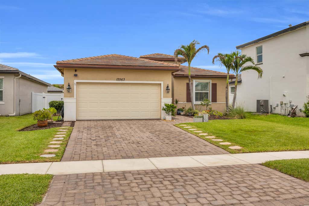 Photo of 12563 NW Toblin Lane, Port Saint Lucie, FL 34987 (MLS # B26051085)