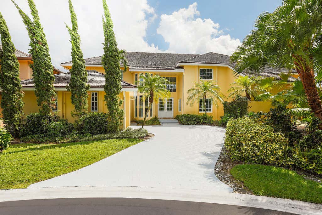 Photo of 2898 Polo Island Drive, Wellington, FL 33414 (MLS # B26047499)