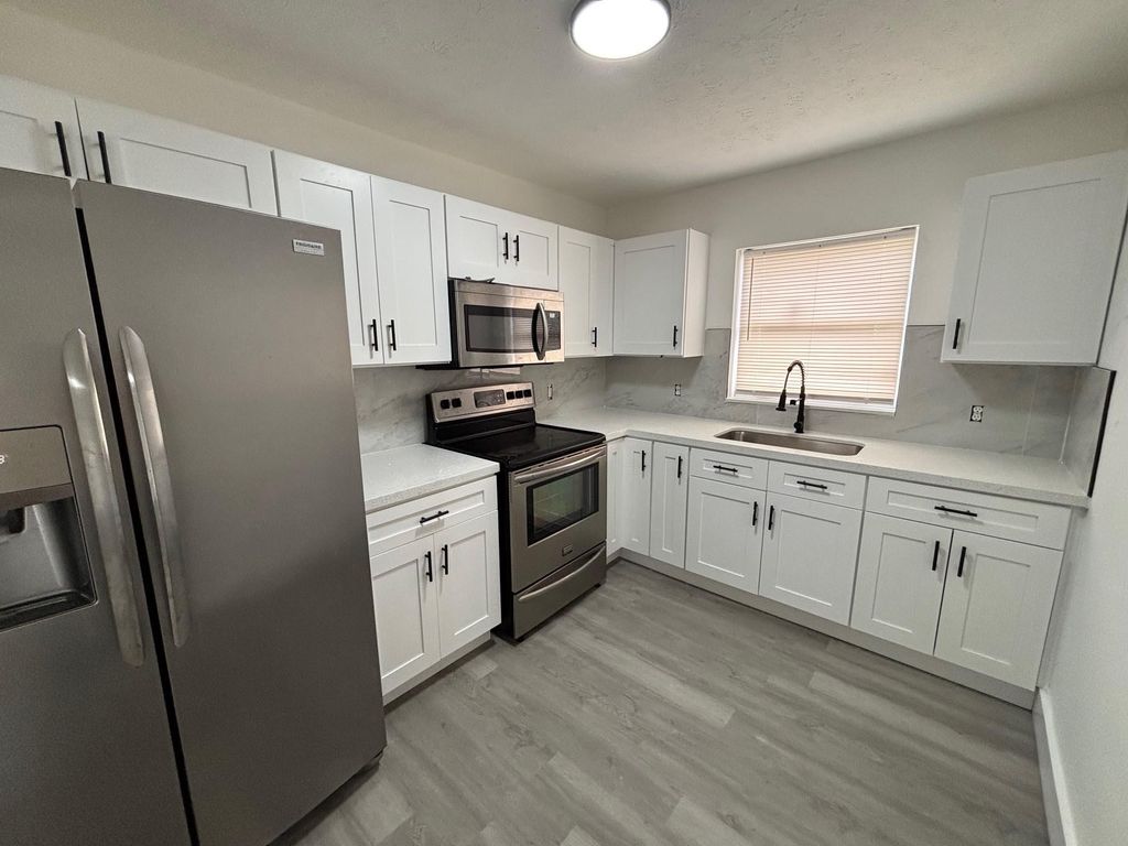Photo of 522 N 15th Street, Fort Pierce, FL 34950 (MLS # F10517197)