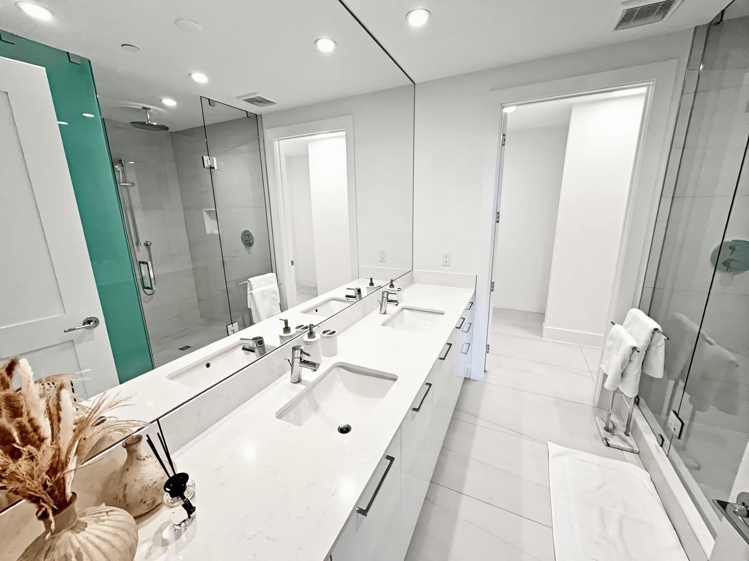 SELENE OCEANFRONT RESIDEN - Residential Lease