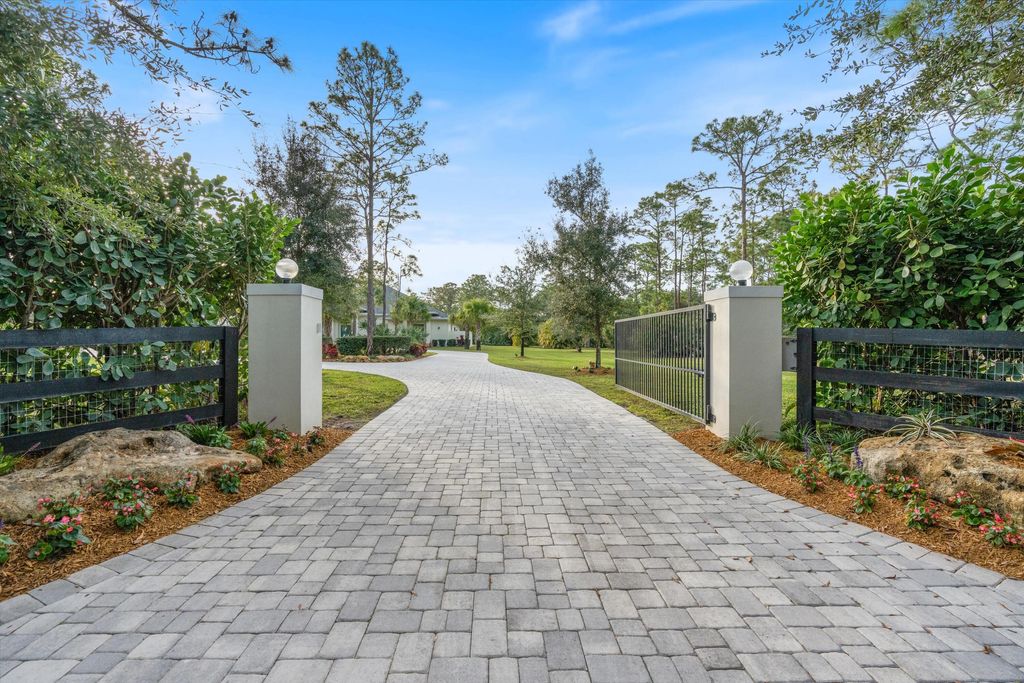Photo of 14163 Cocoa Plum Road, Palm Beach Gardens, FL 33418 (MLS # R11057329)