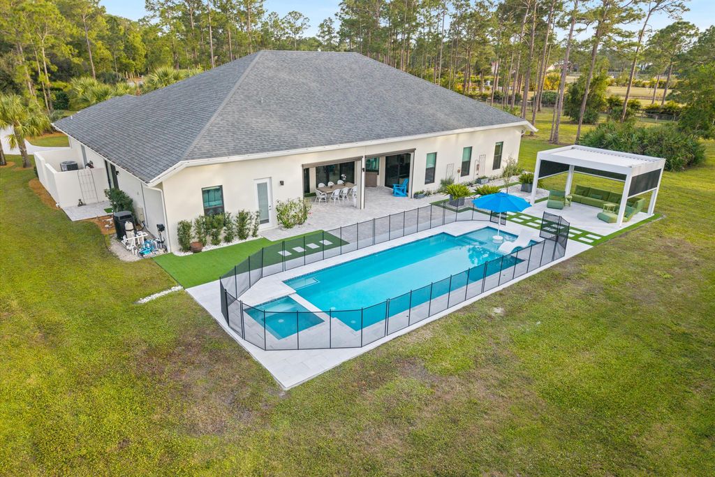 Photo of 14163 Cocoa Plum Road, Palm Beach Gardens, FL 33418 (MLS # R11057329)