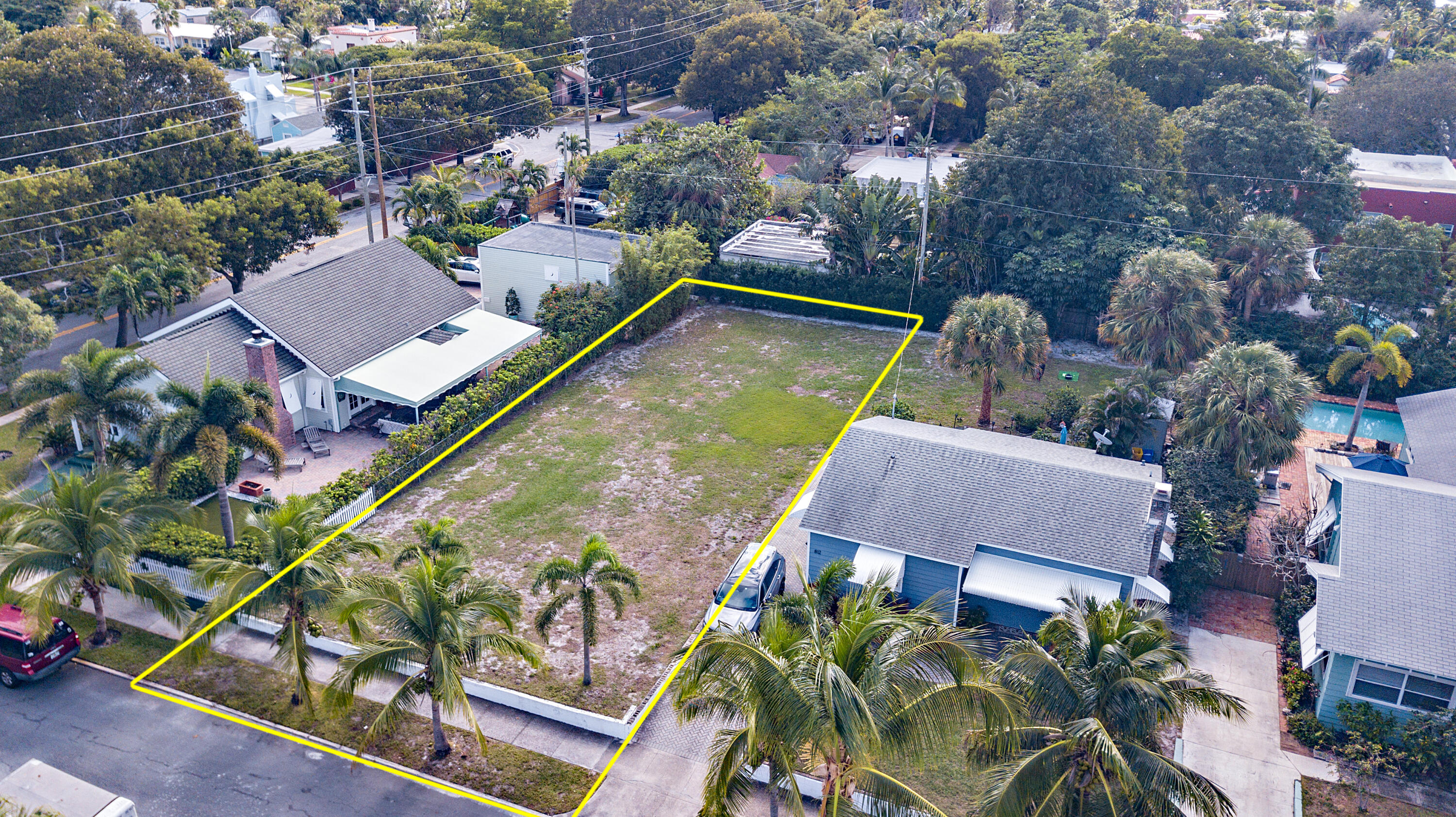 Located in the heart of the highly coveted neighborhood of Historic Flamingo Park, this is the only available lot in this historic district. With a high elevation on the south side of the street., this 50' x 125' lot is ready to build your dream home or spec home. Per Historic Board of West Palm Beach, maximum building footprint allowed is 1,875 sq-ft and total sq-ft maximum allowed is 2,812 sq-ft. Please verify with the Historic Board.Located in the Palm Beach Public School district with close proximity to Palm Beach Island, The Warehouse District, The Square, and Palm Beach International Airport.