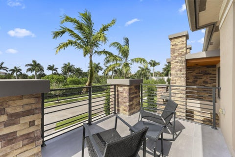 Tiny photo for 10432 N Lago Vista Circle, Parkland, FL 33076 (MLS # B26051042)