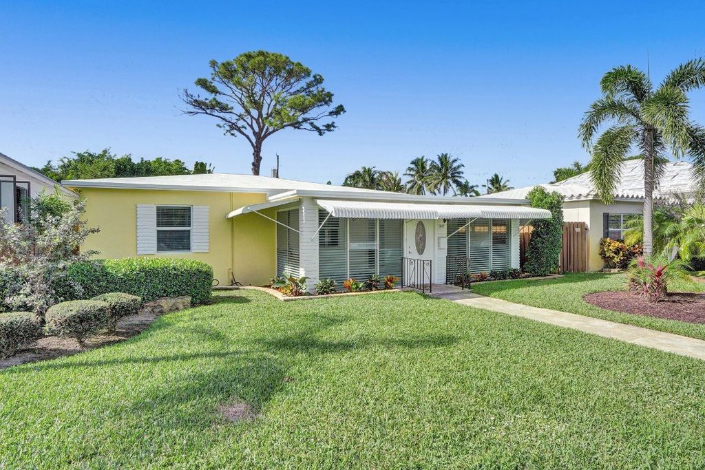 Photo of 1617 NE 17th Terrace, Fort Lauderdale, FL 33305 (MLS # F10523314)