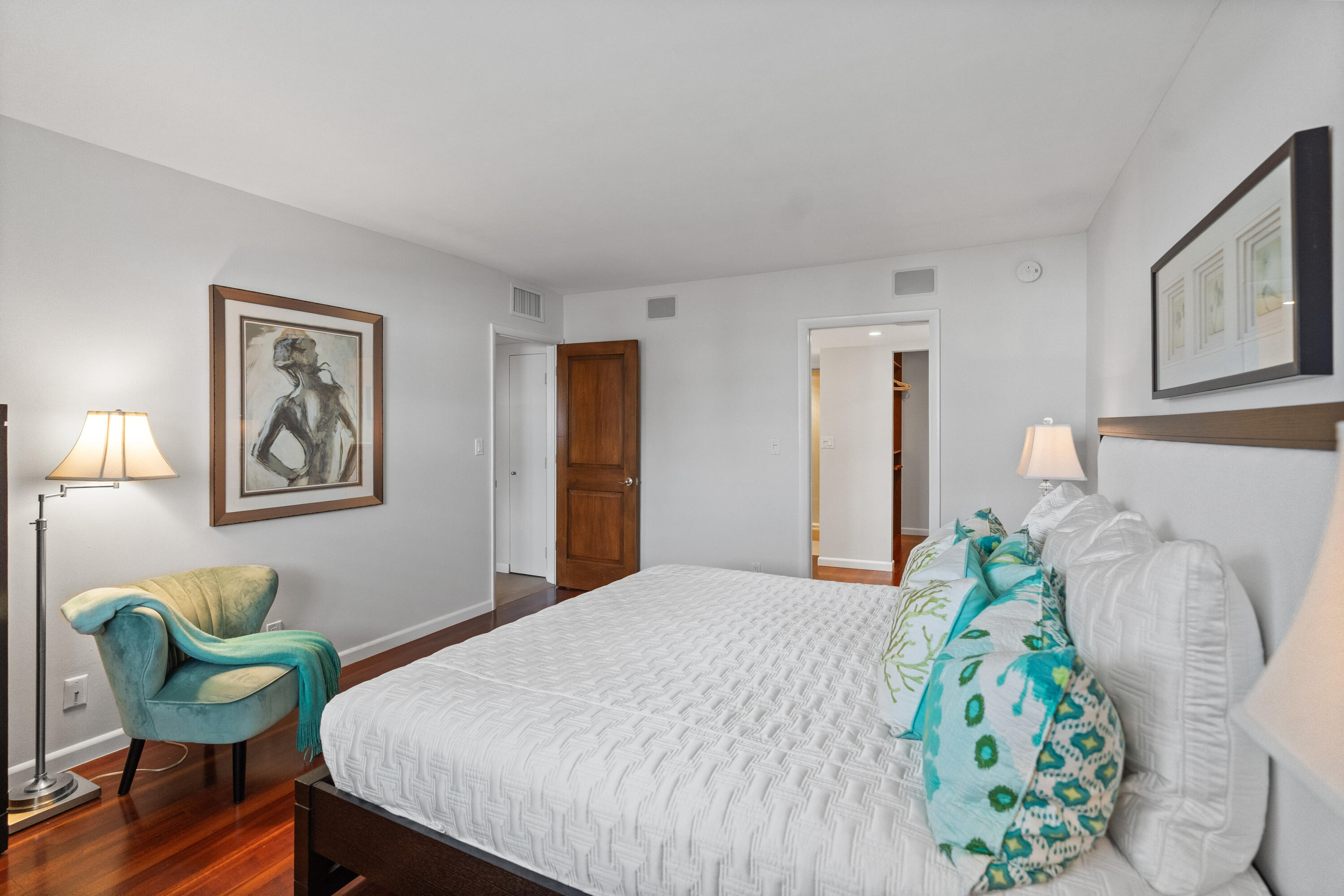 WINSTON CONDO - Residential