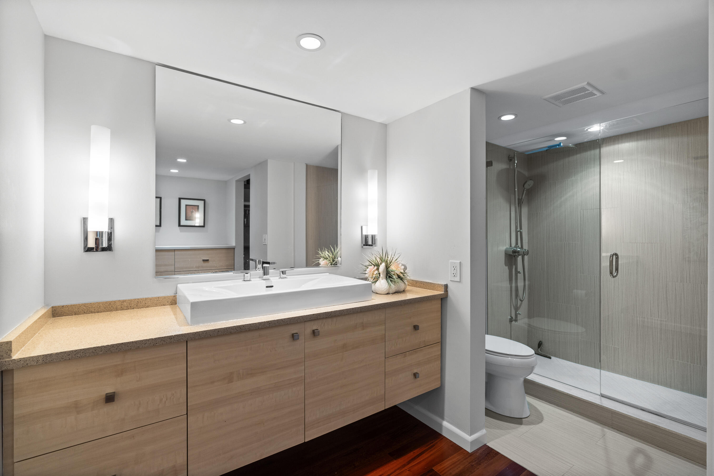 WINSTON CONDO - Residential