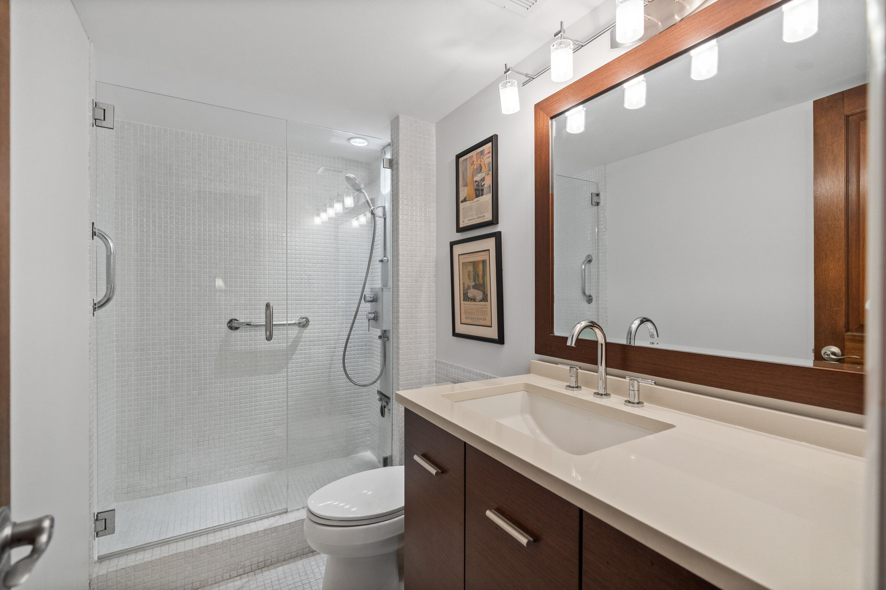 WINSTON CONDO - Residential