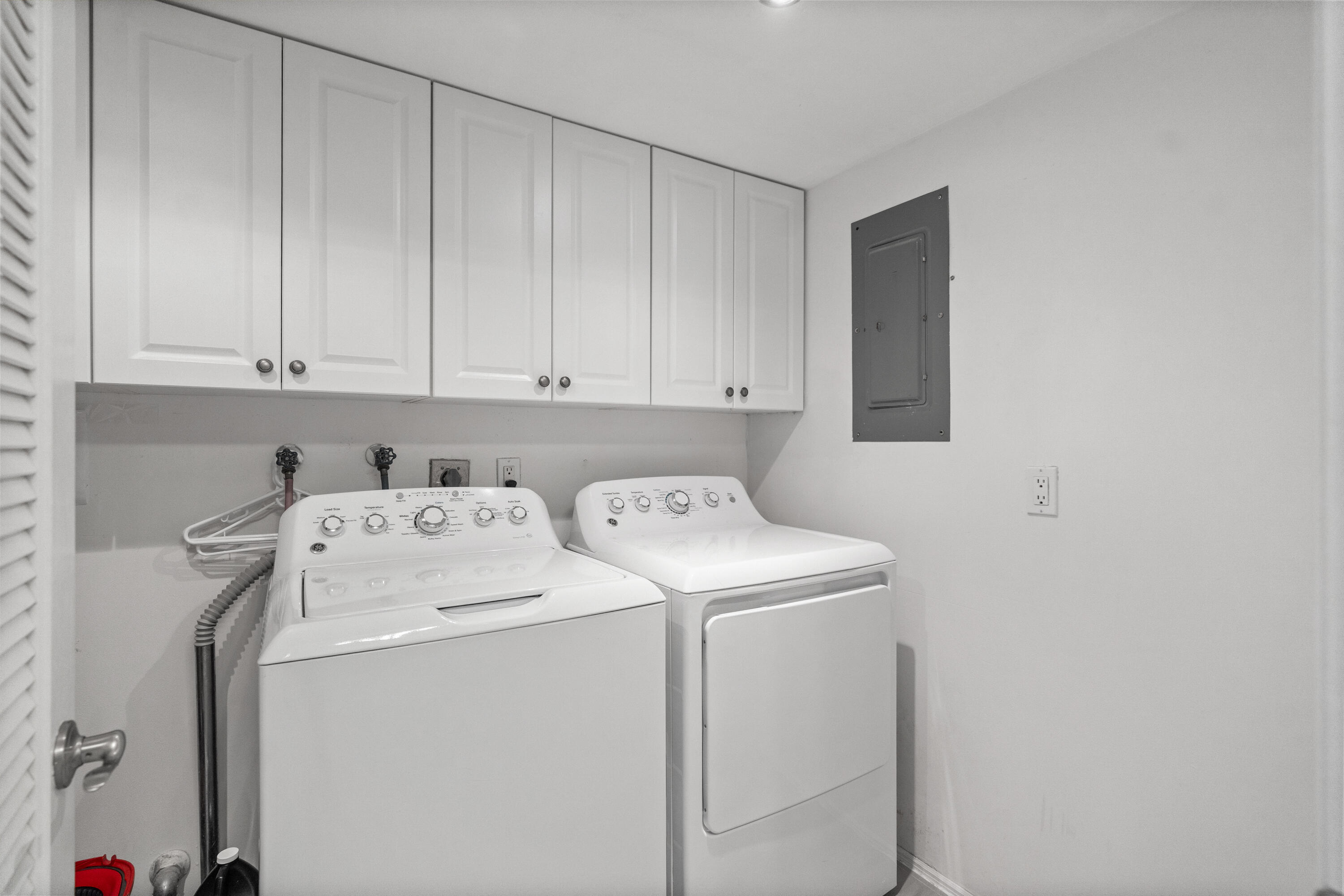 WINSTON CONDO - Residential