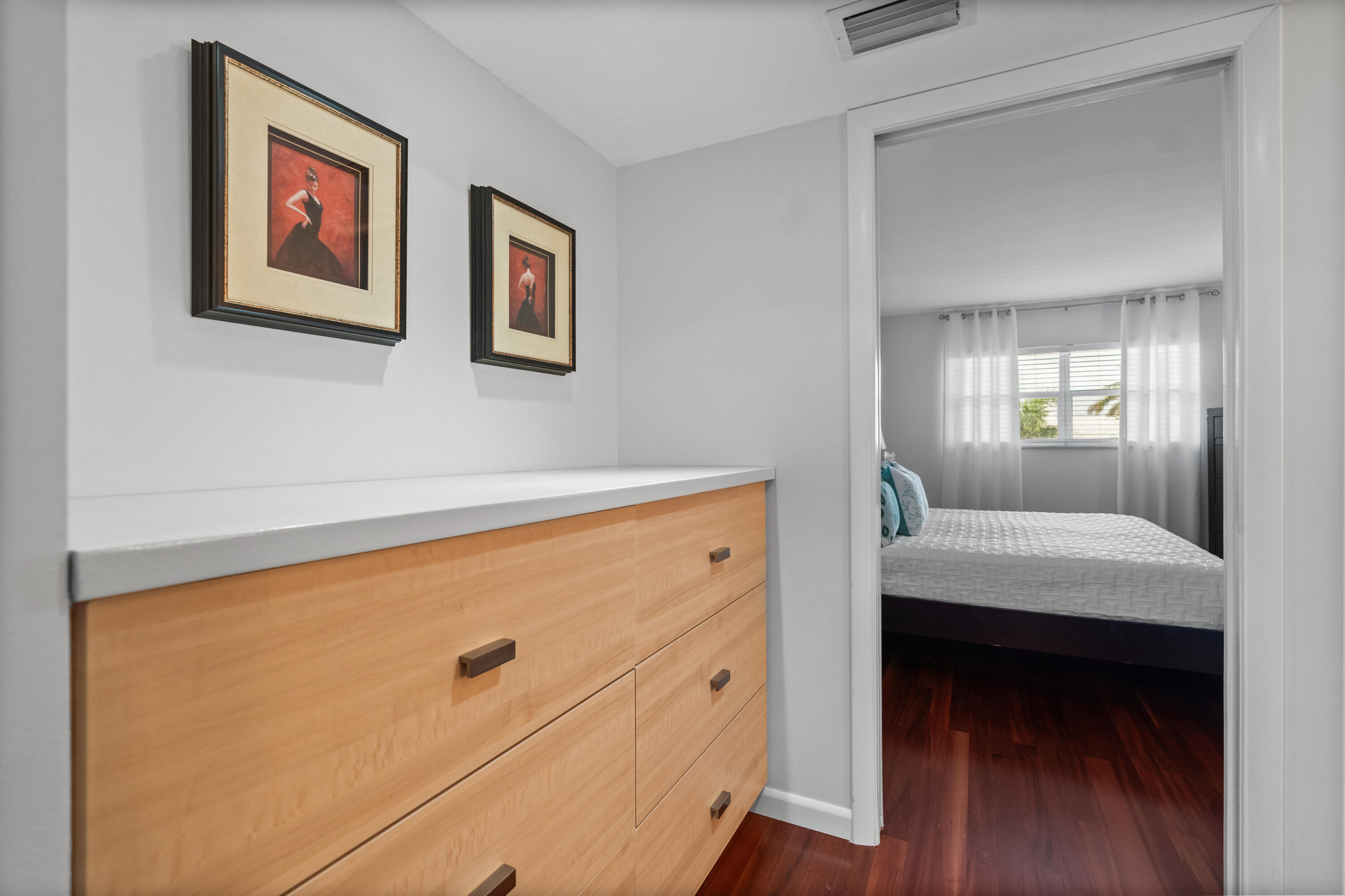 WINSTON CONDO - Residential