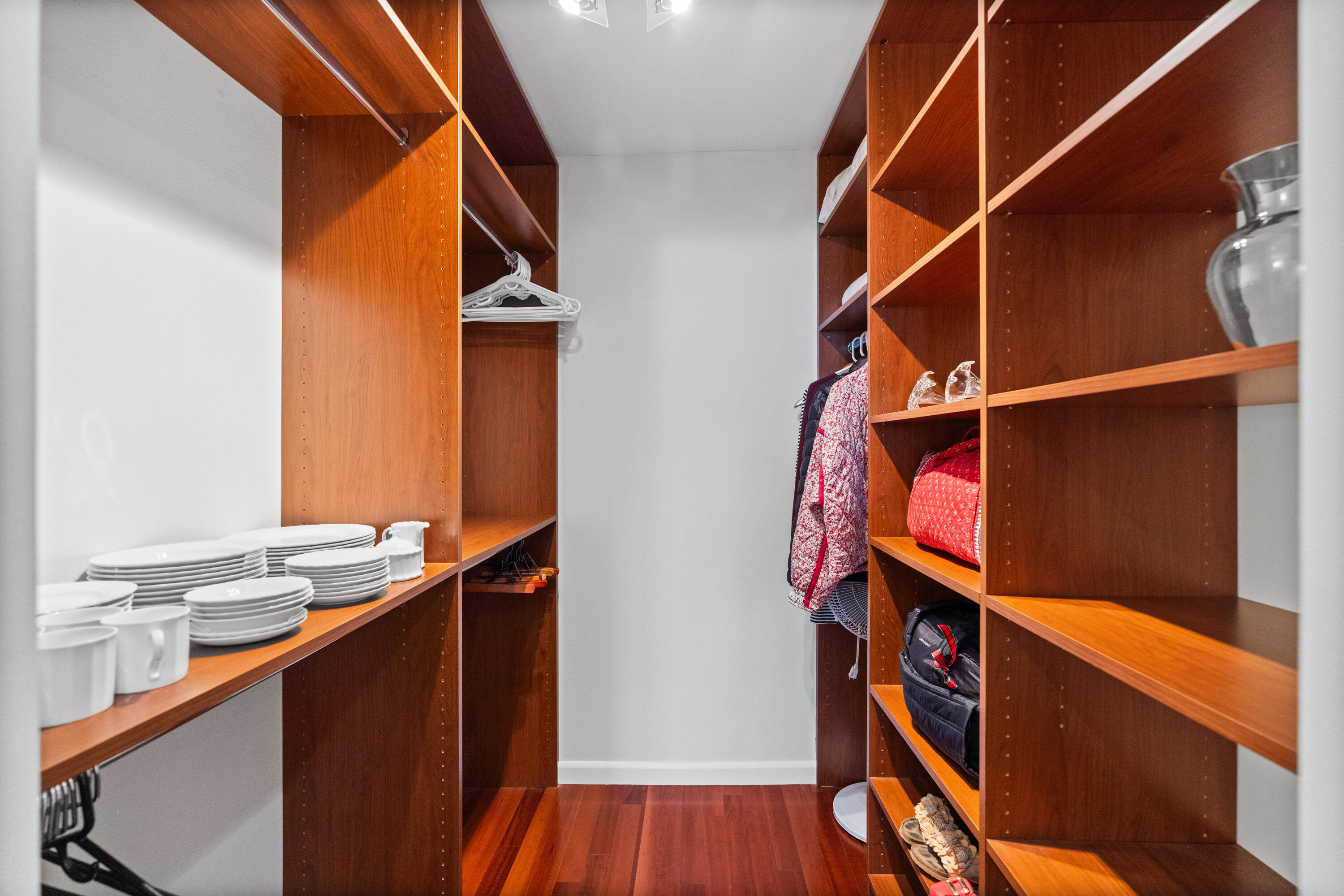 WINSTON CONDO - Residential