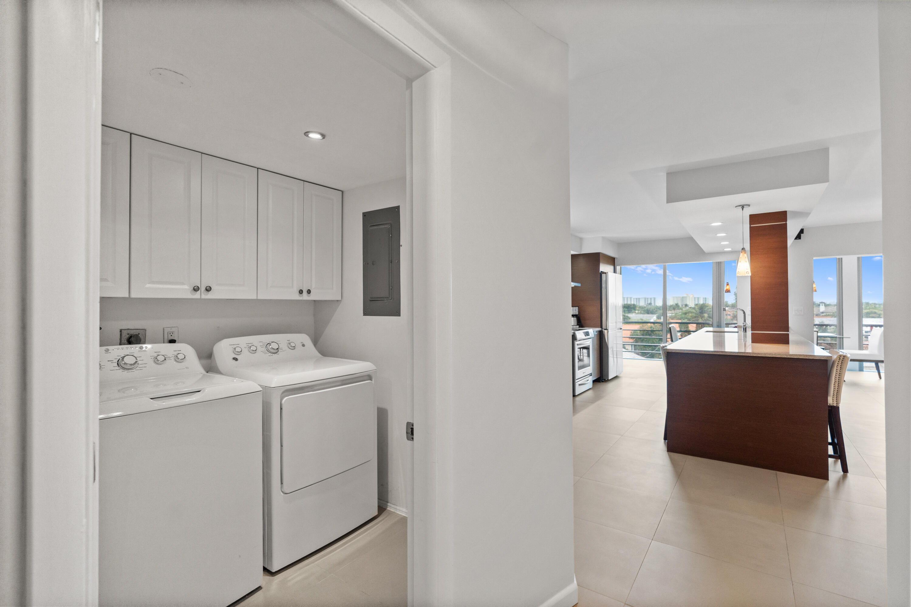 WINSTON CONDO - Residential