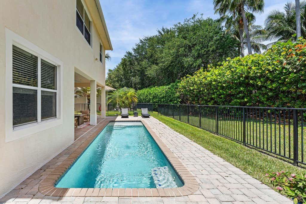 Photo of 12085 AVILES Circle, Palm Beach Gardens, FL 33418 (MLS # B26051764)