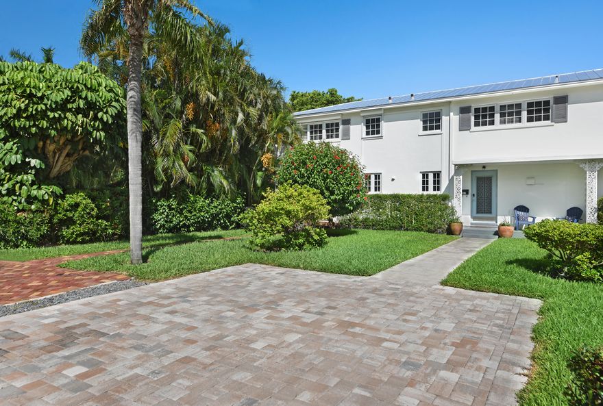 Renovated Town-home in the beach area of Delray. End unit, lots of natural light, tastefully furnished, private backyard deck and pet friendly! Ideal location to spend the winter season, just 1/2 block to Atlantic Ave. and 3 blocks to the ocean.