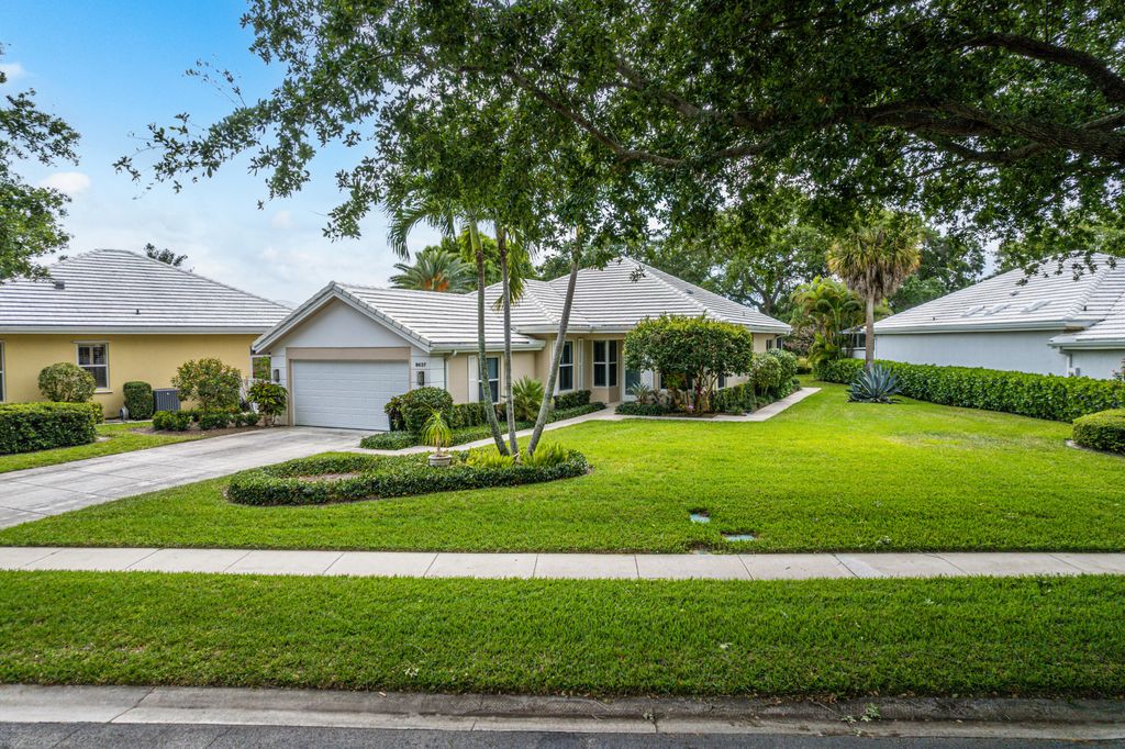 Photo of 8637 Doverbrook Drive Dr, Palm Beach Gardens, FL 33410 (MLS # R10789027)