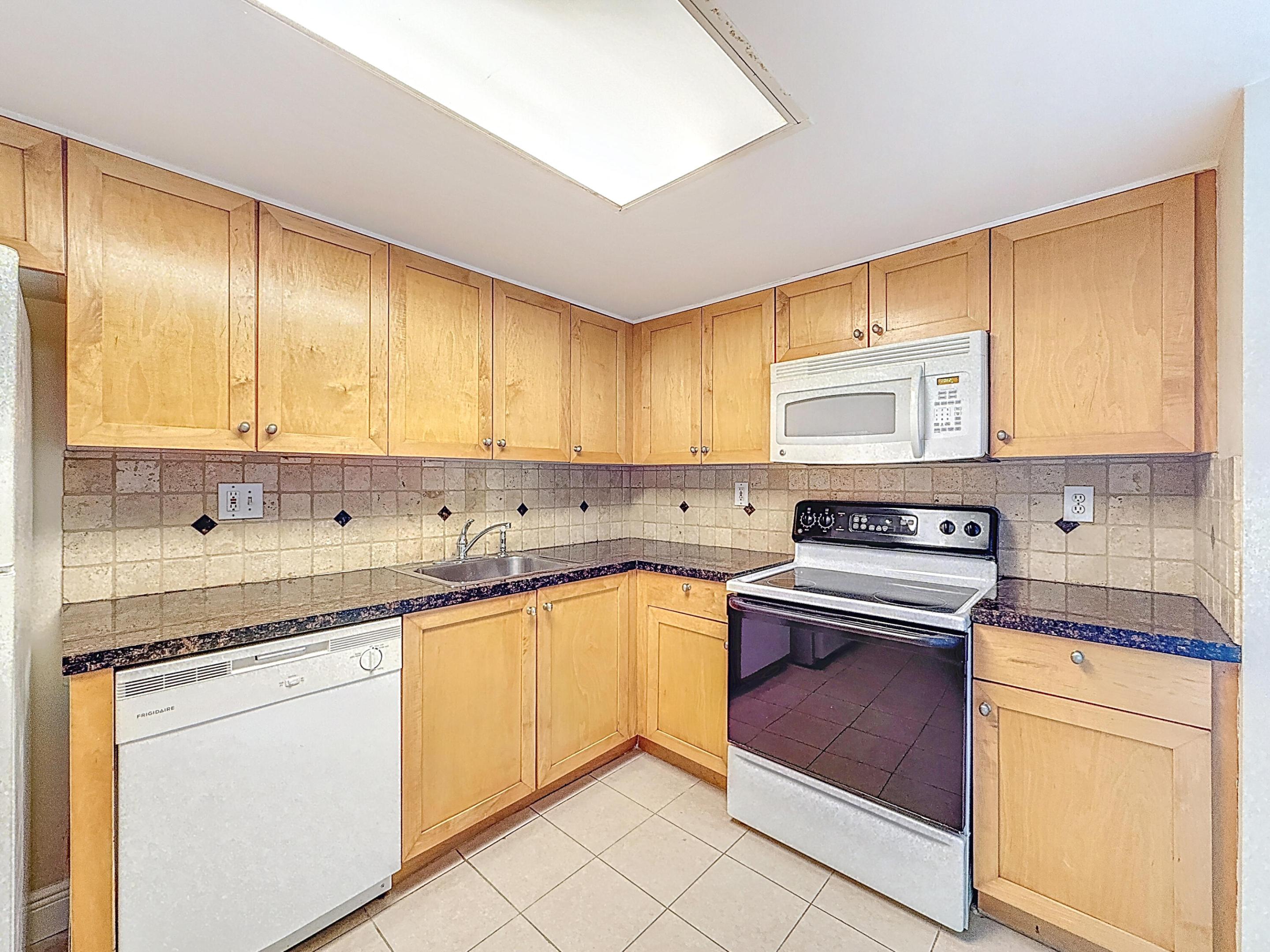 PARC CENTRAL AVENTURA EAST CONDO - Residential Lease