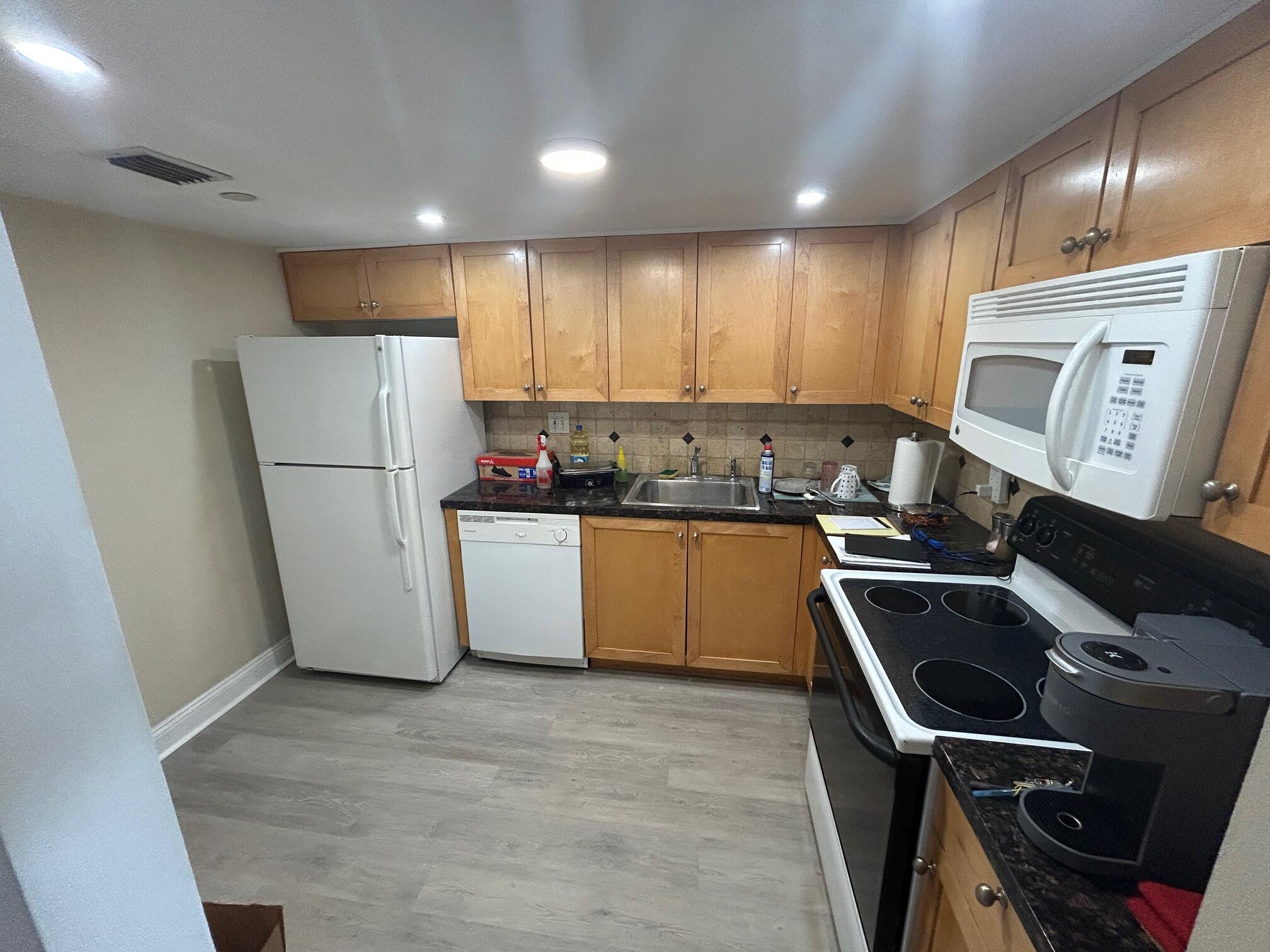 PARC CENTRAL AVENTURA EAST CONDO - Residential Lease