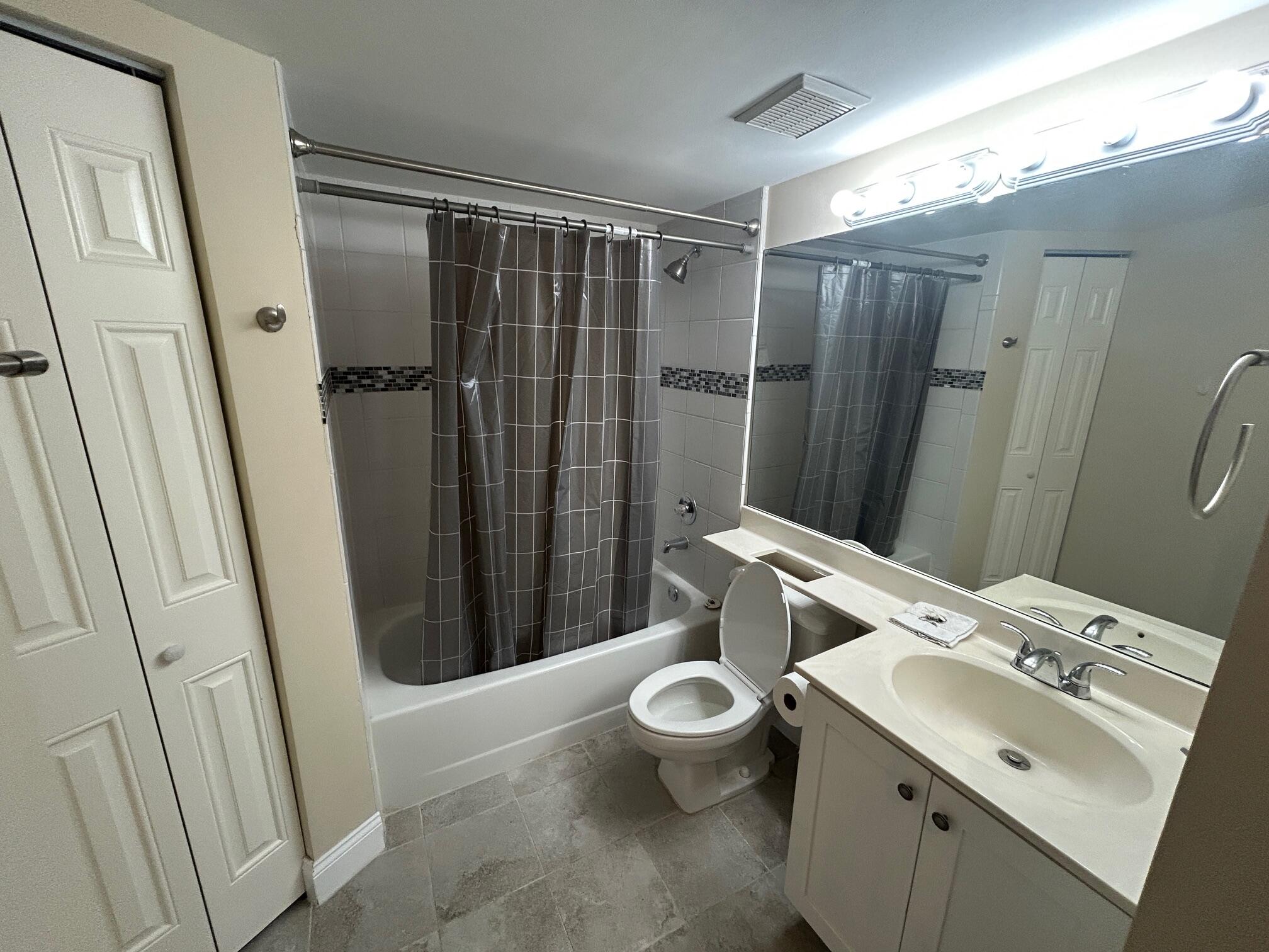 PARC CENTRAL AVENTURA EAST CONDO - Residential Lease