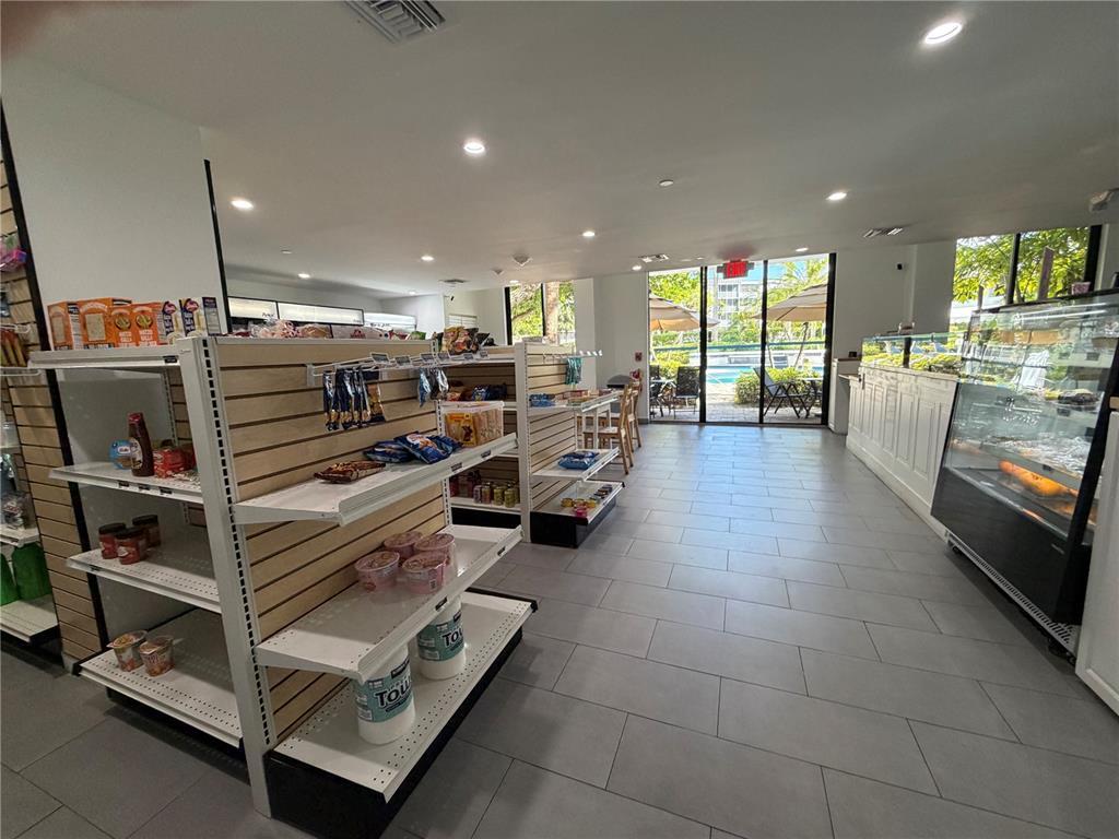 PARC CENTRAL AVENTURA EAST CONDO - Residential Lease