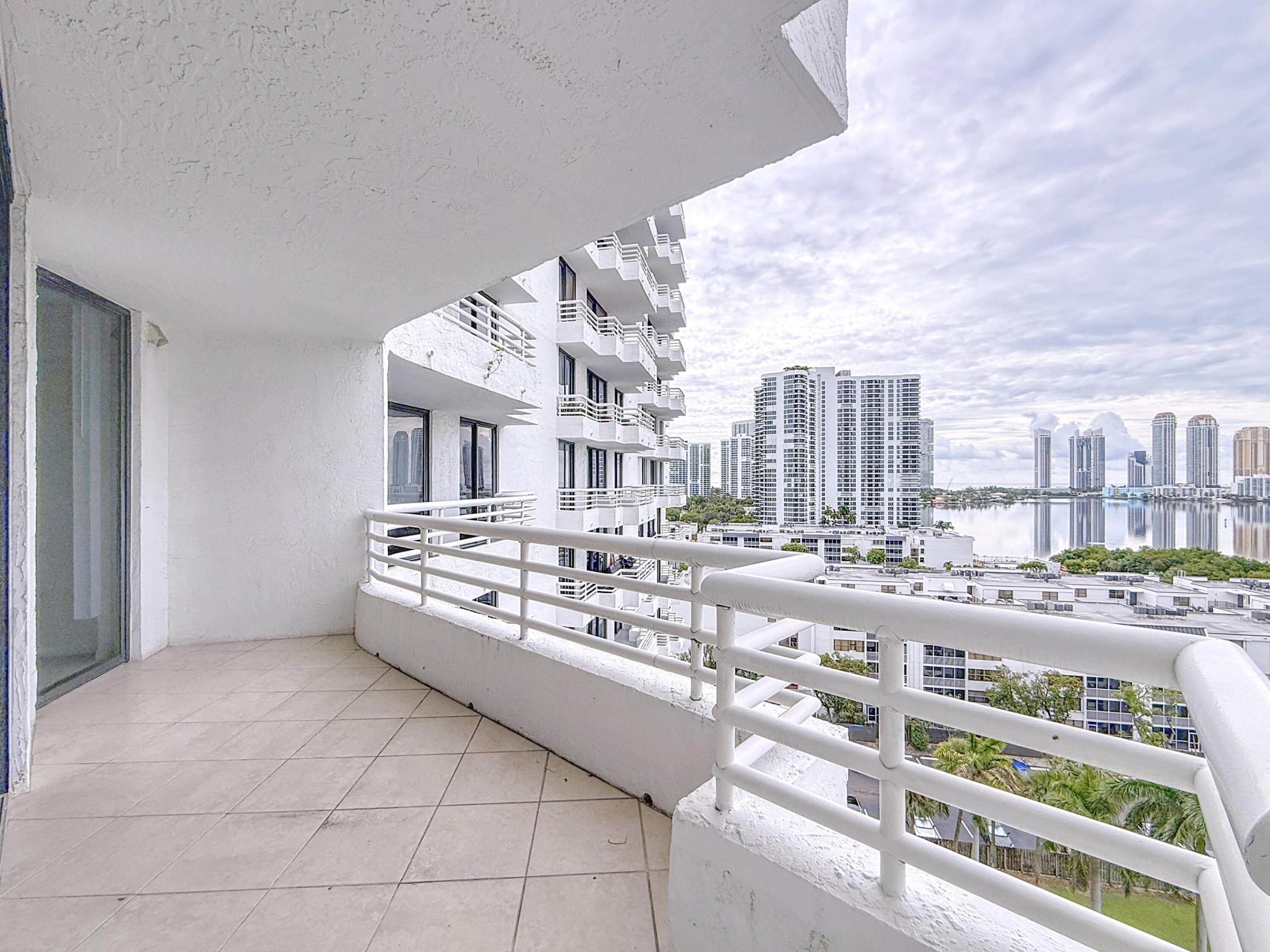 PARC CENTRAL AVENTURA EAST CONDO - Residential Lease
