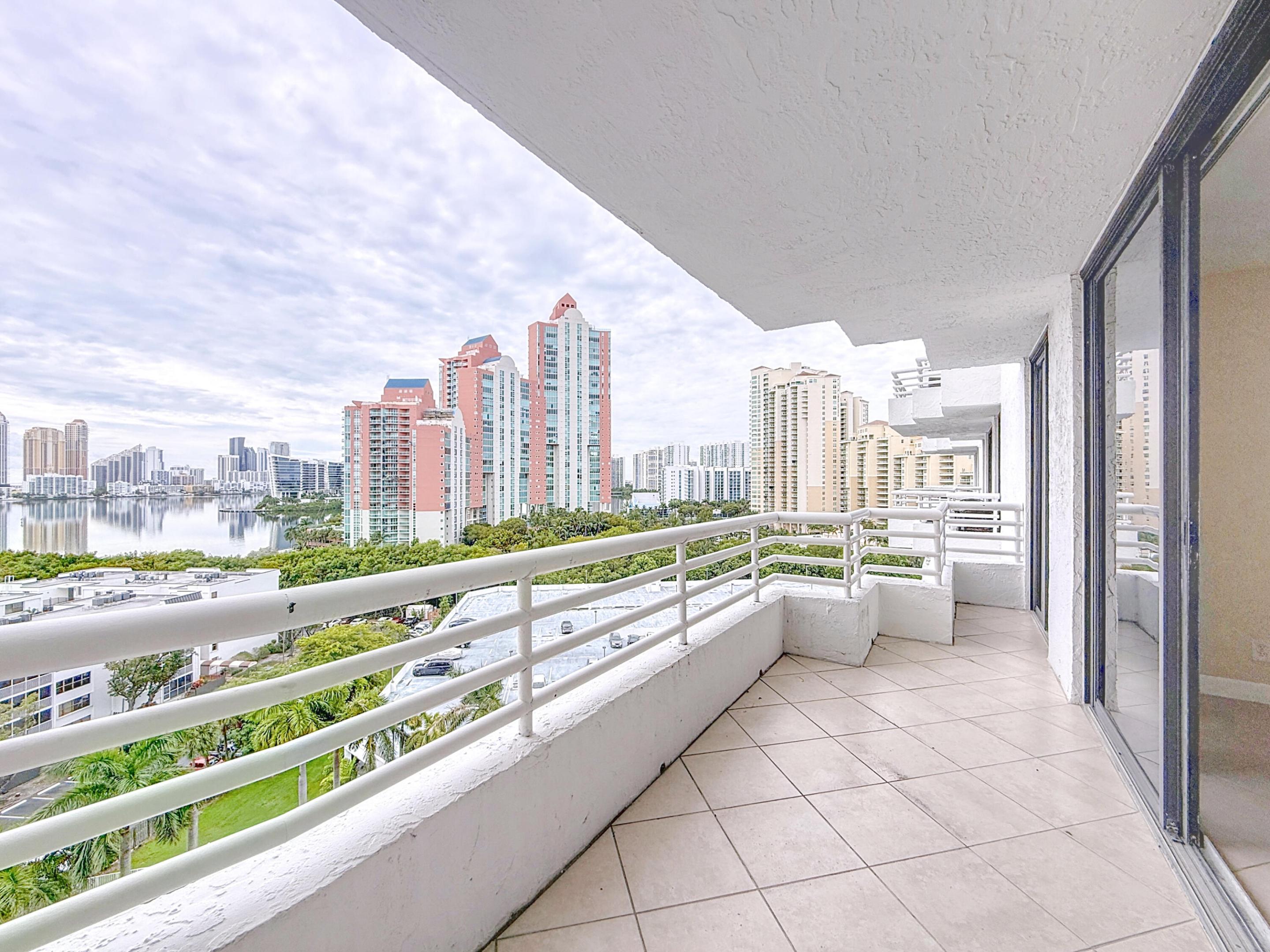 PARC CENTRAL AVENTURA EAST CONDO - Residential Lease