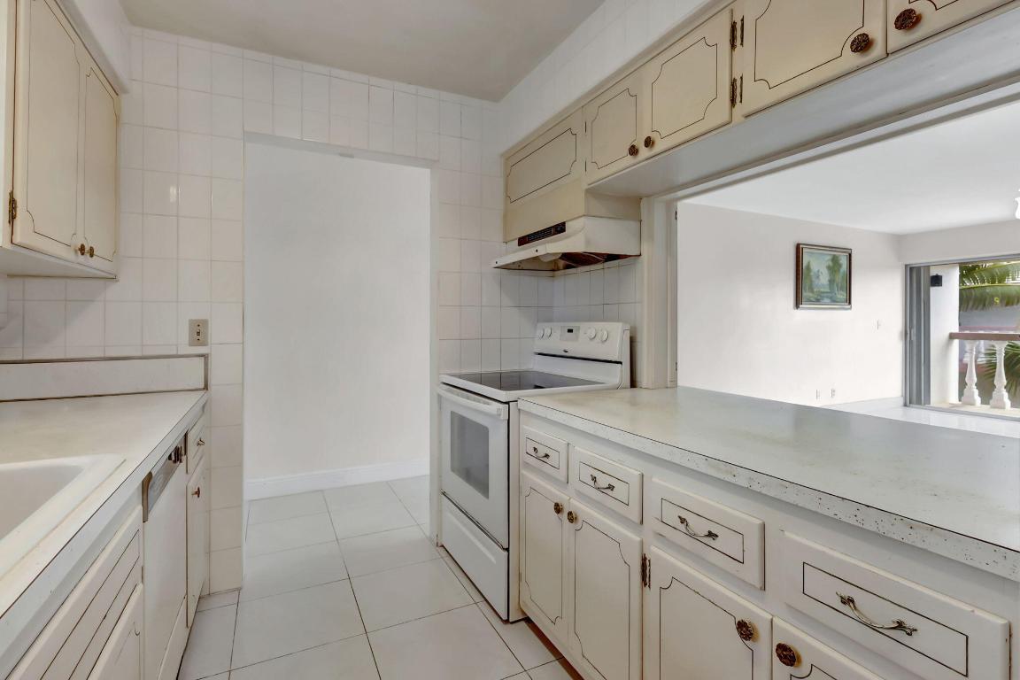 CORINTHIAN CONDOMINIUM APTS LT 2 MARINA ADD TO VIL - Residential