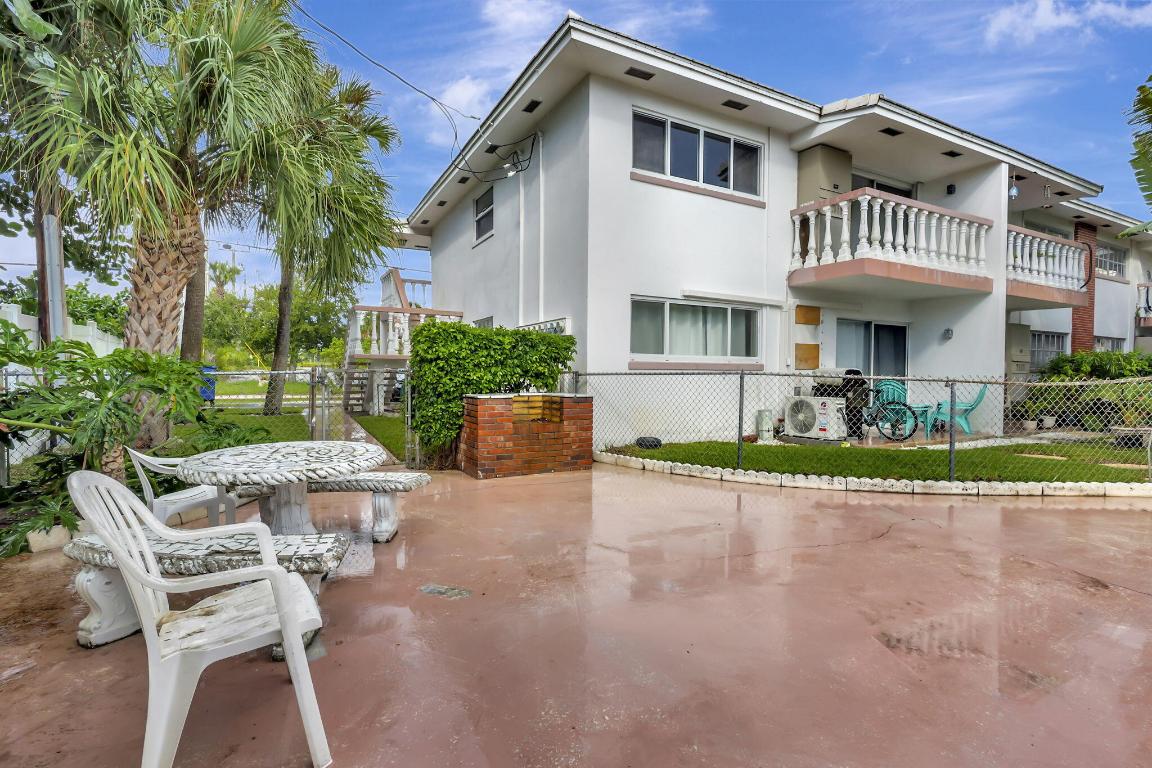 CORINTHIAN CONDOMINIUM APTS LT 2 MARINA ADD TO VIL - Residential