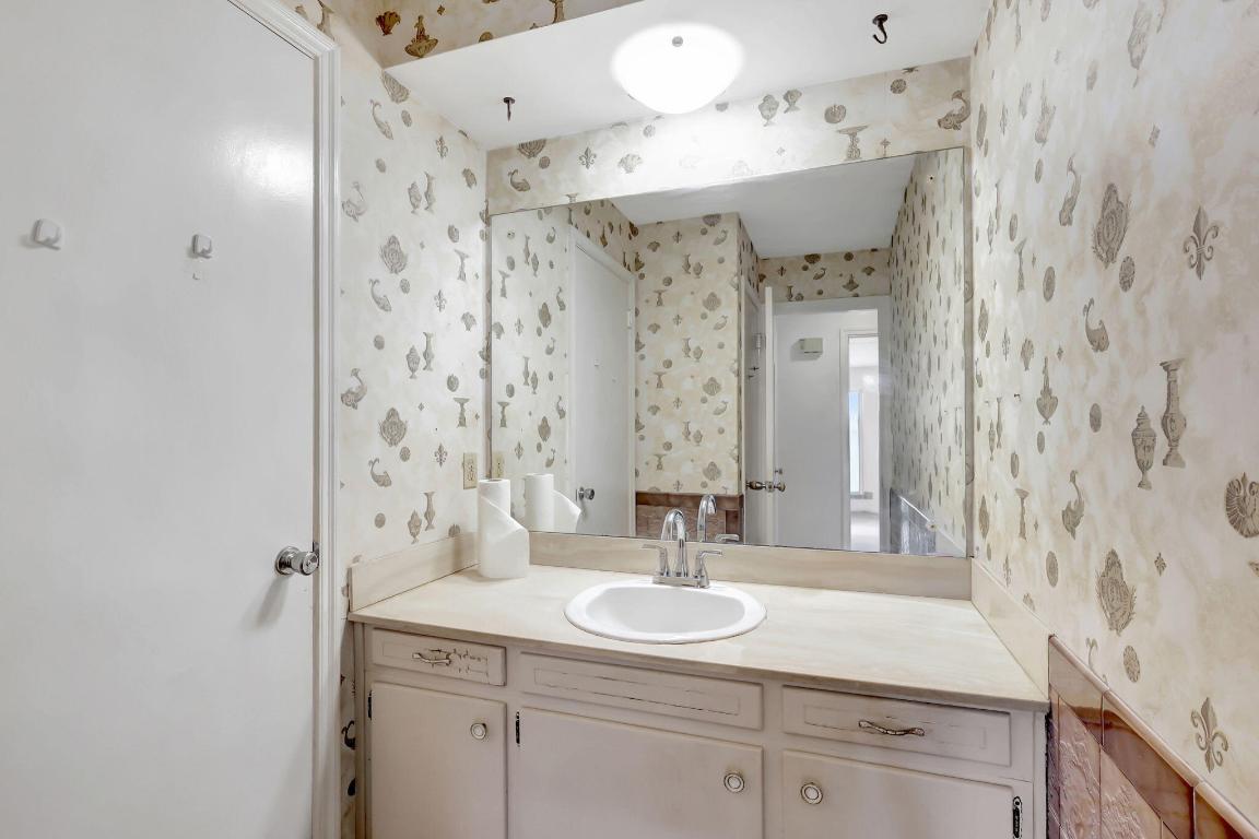 CORINTHIAN CONDOMINIUM APTS LT 2 MARINA ADD TO VIL - Residential