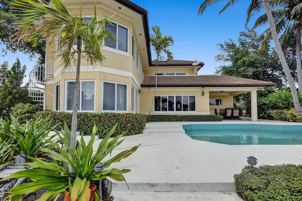 Photo of 2484 SE 12th Street, Pompano Beach, FL 33062 (MLS # F10489984)