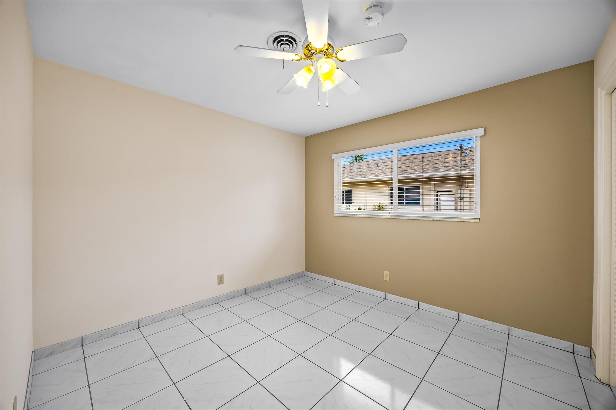 CARIBBEAN KEYS - Residential Lease