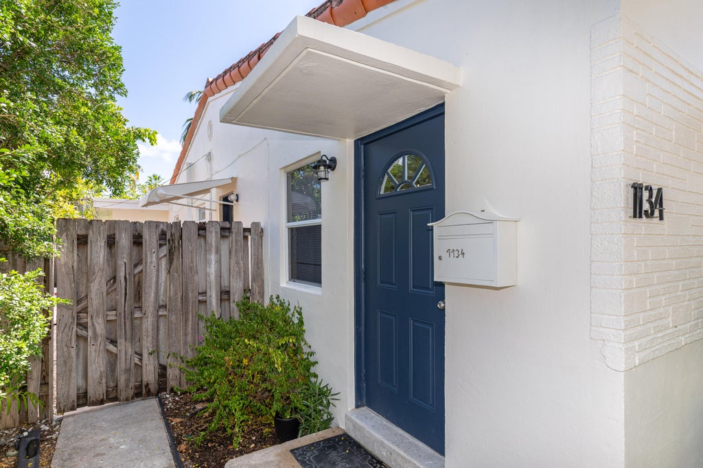 Photo of 1134 NE 16th Terrace, Fort Lauderdale, FL 33304 (MLS # B26087907)