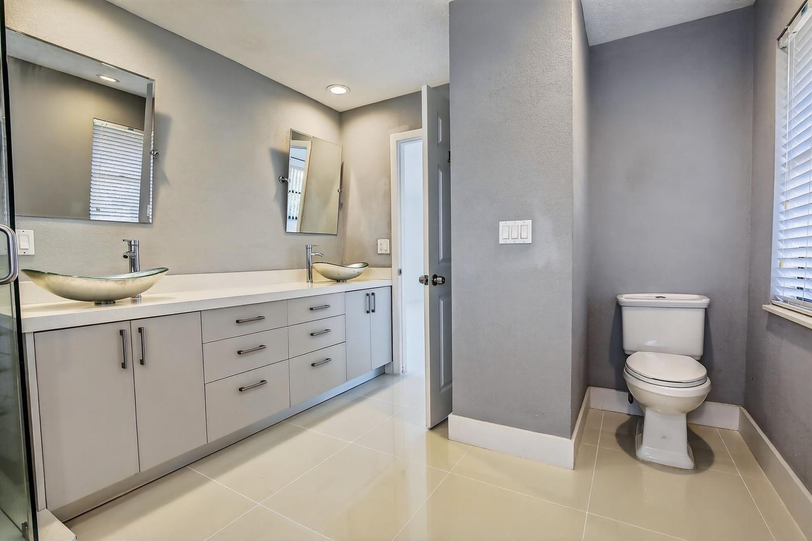 DAVIE LAKE ESTATES - Residential Lease