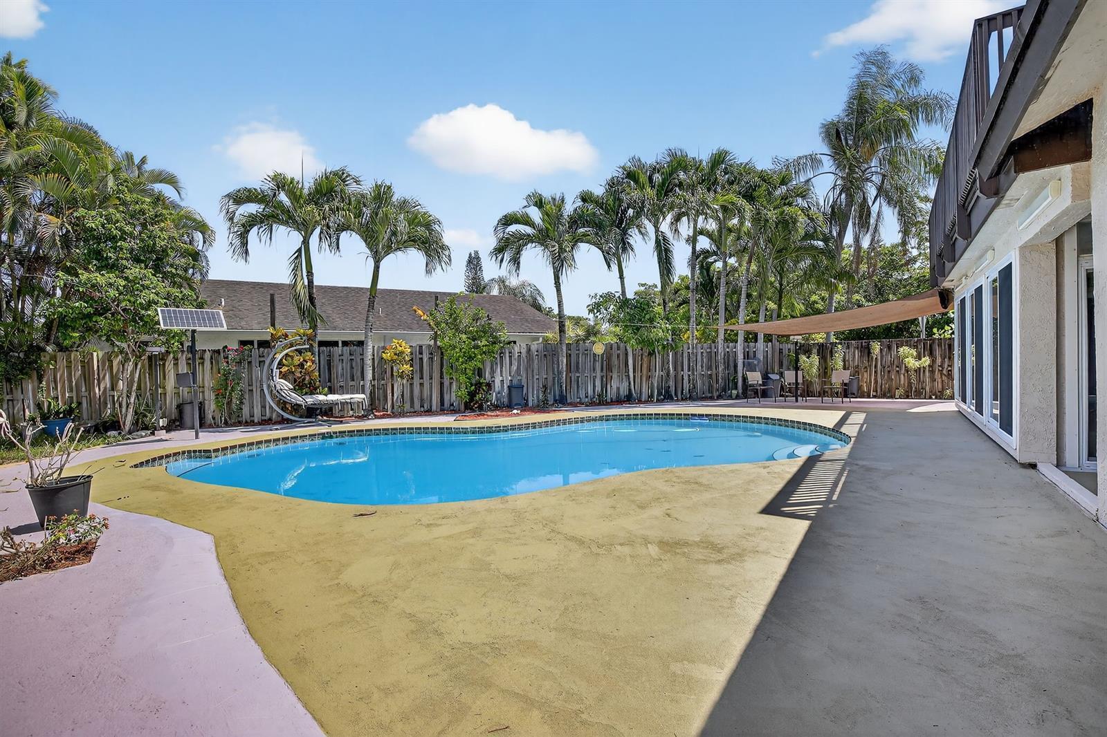 DAVIE LAKE ESTATES - Residential Lease