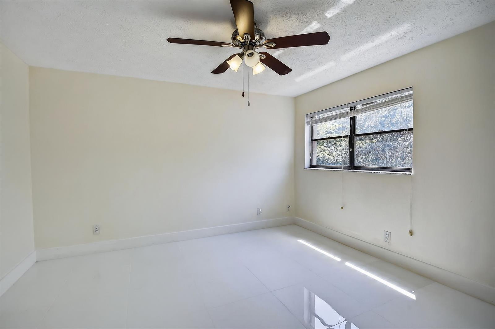 DAVIE LAKE ESTATES - Residential Lease