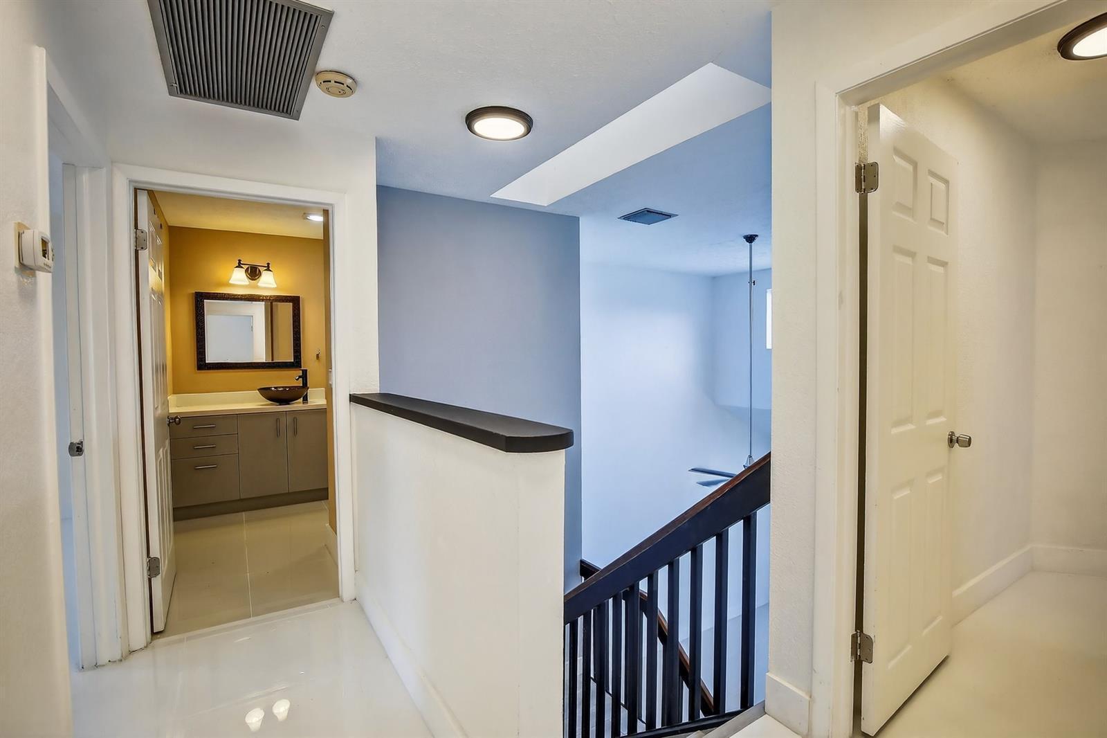 DAVIE LAKE ESTATES - Residential Lease