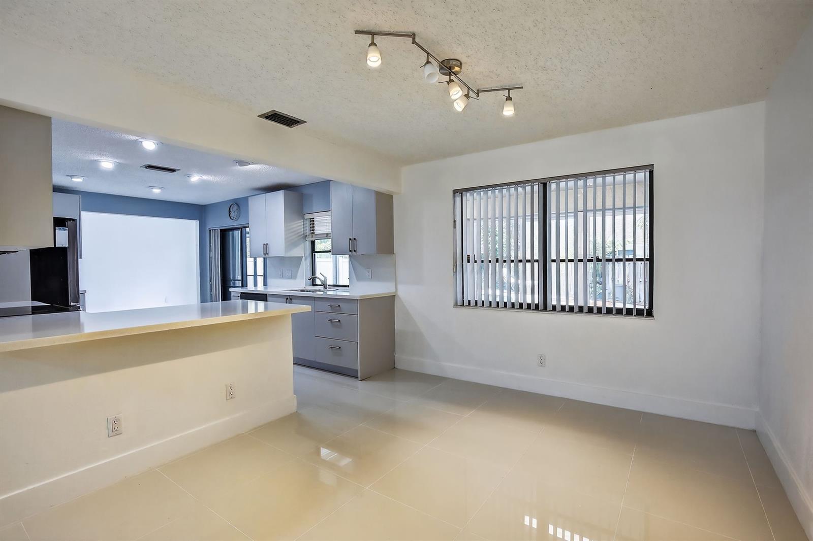 DAVIE LAKE ESTATES - Residential Lease