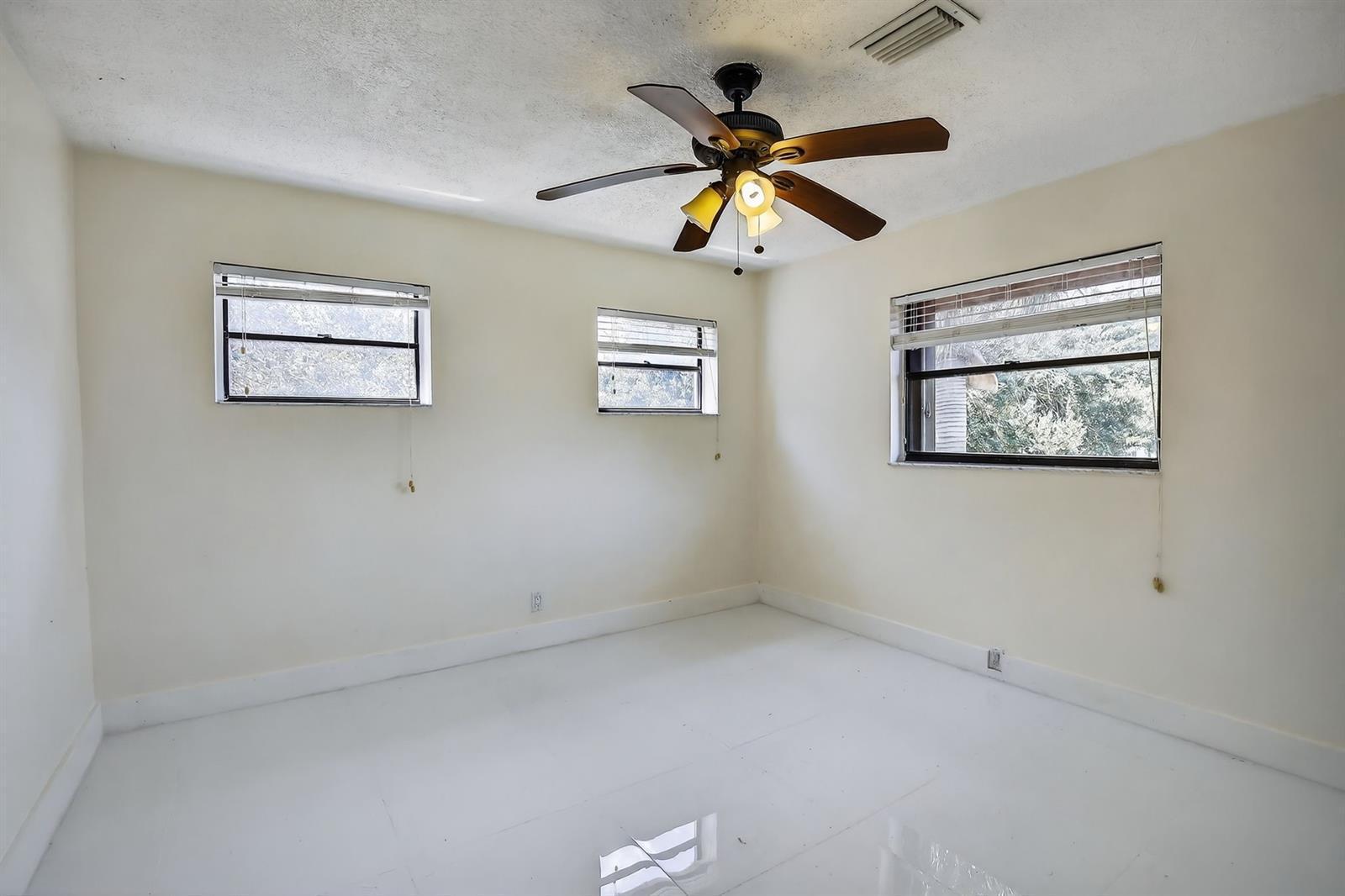 DAVIE LAKE ESTATES - Residential Lease