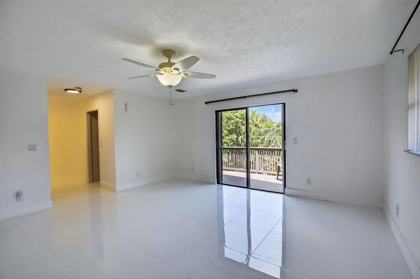 DAVIE LAKE ESTATES - Residential Lease