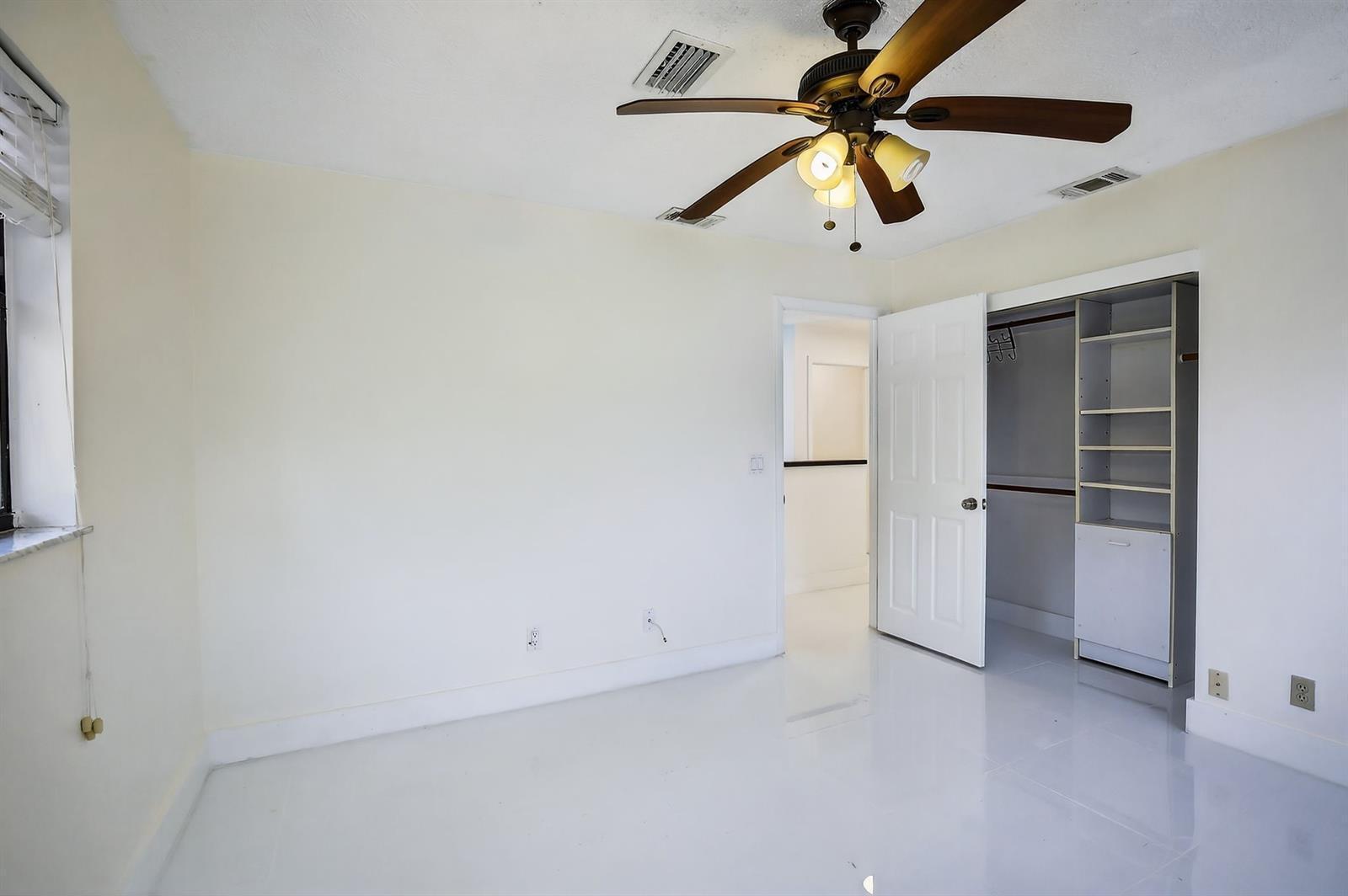 DAVIE LAKE ESTATES - Residential Lease