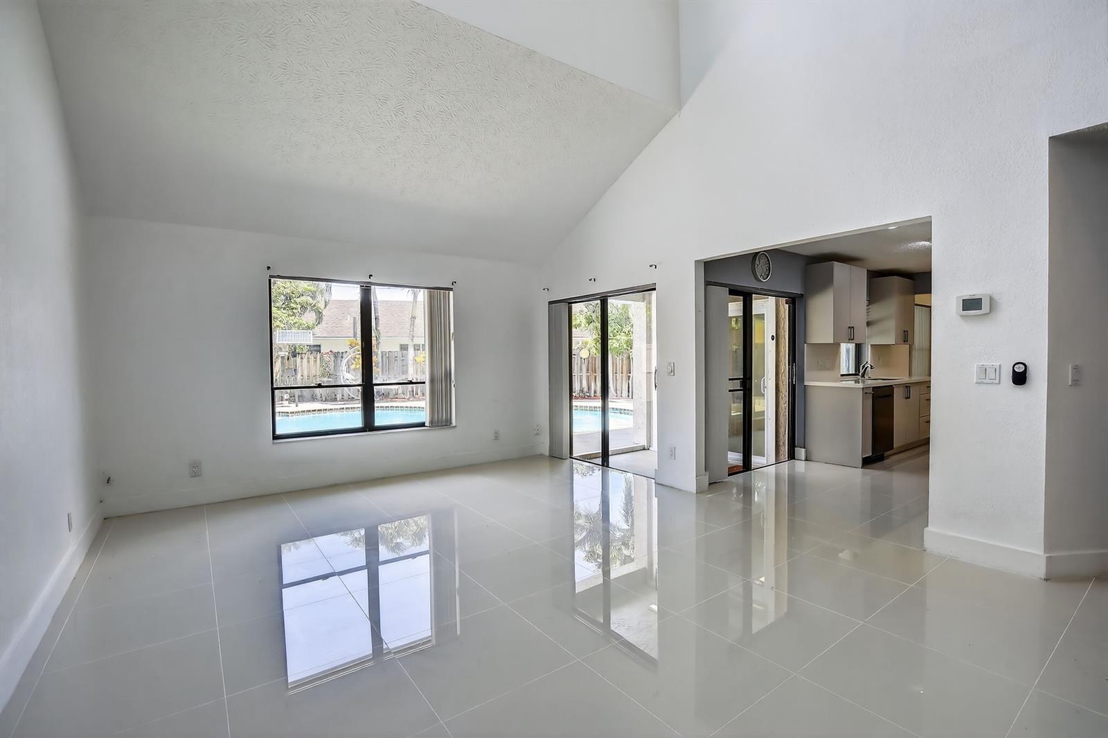 DAVIE LAKE ESTATES - Residential Lease