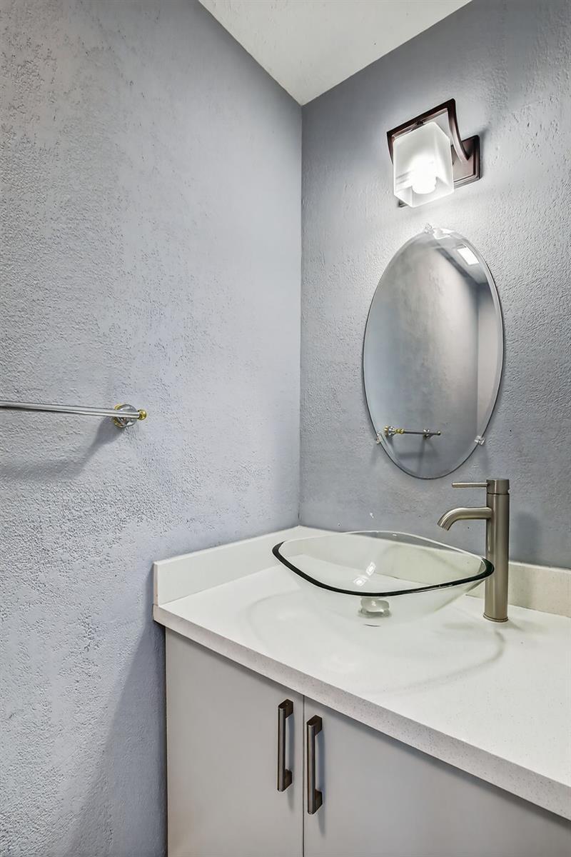 DAVIE LAKE ESTATES - Residential Lease