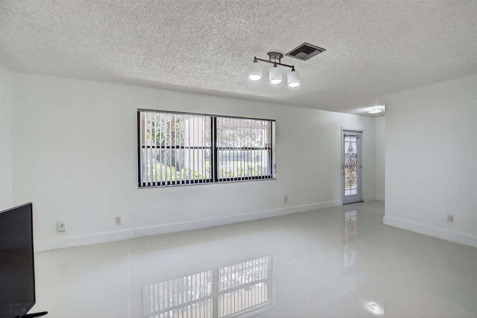 DAVIE LAKE ESTATES - Residential Lease