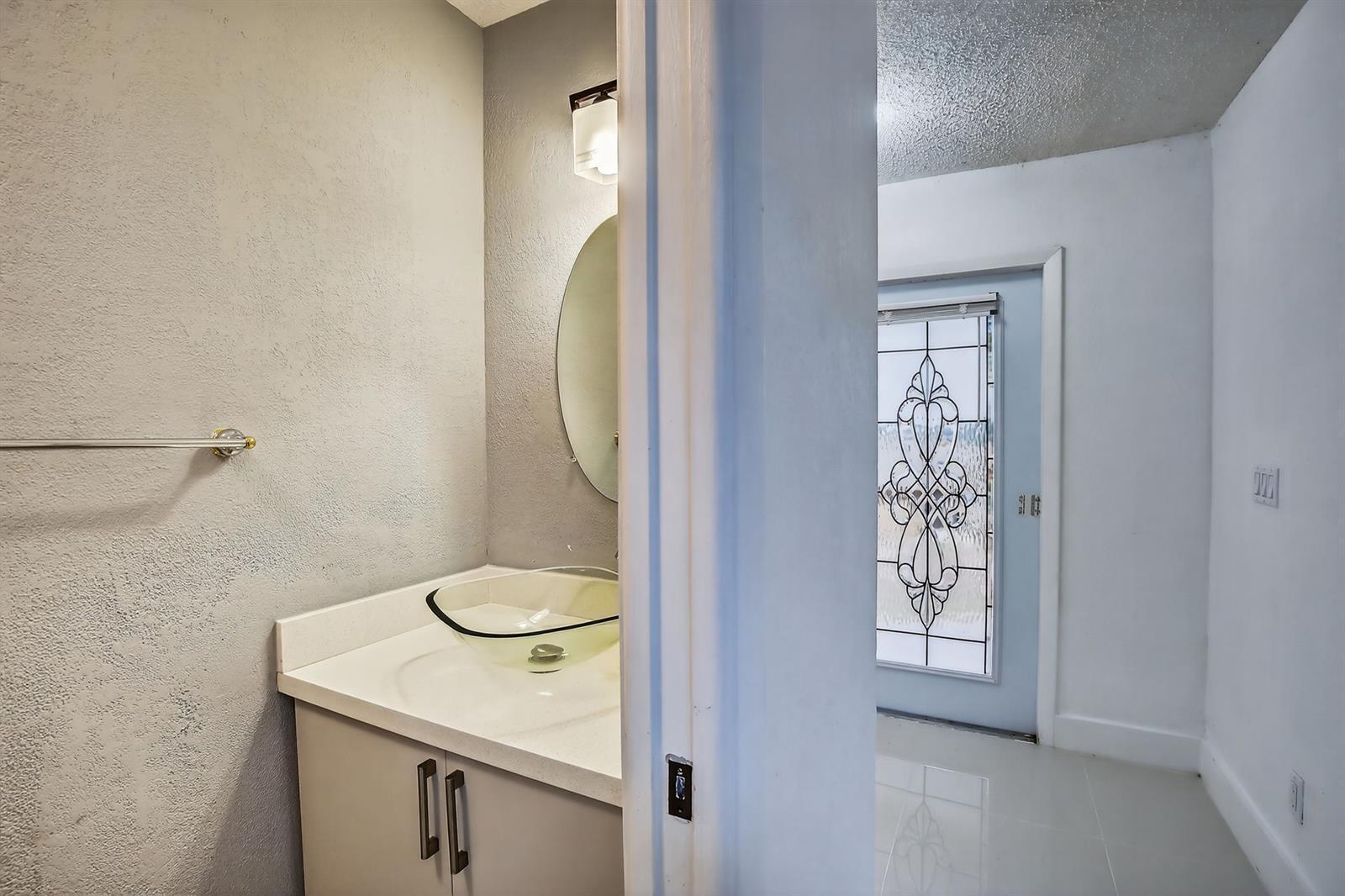 DAVIE LAKE ESTATES - Residential Lease