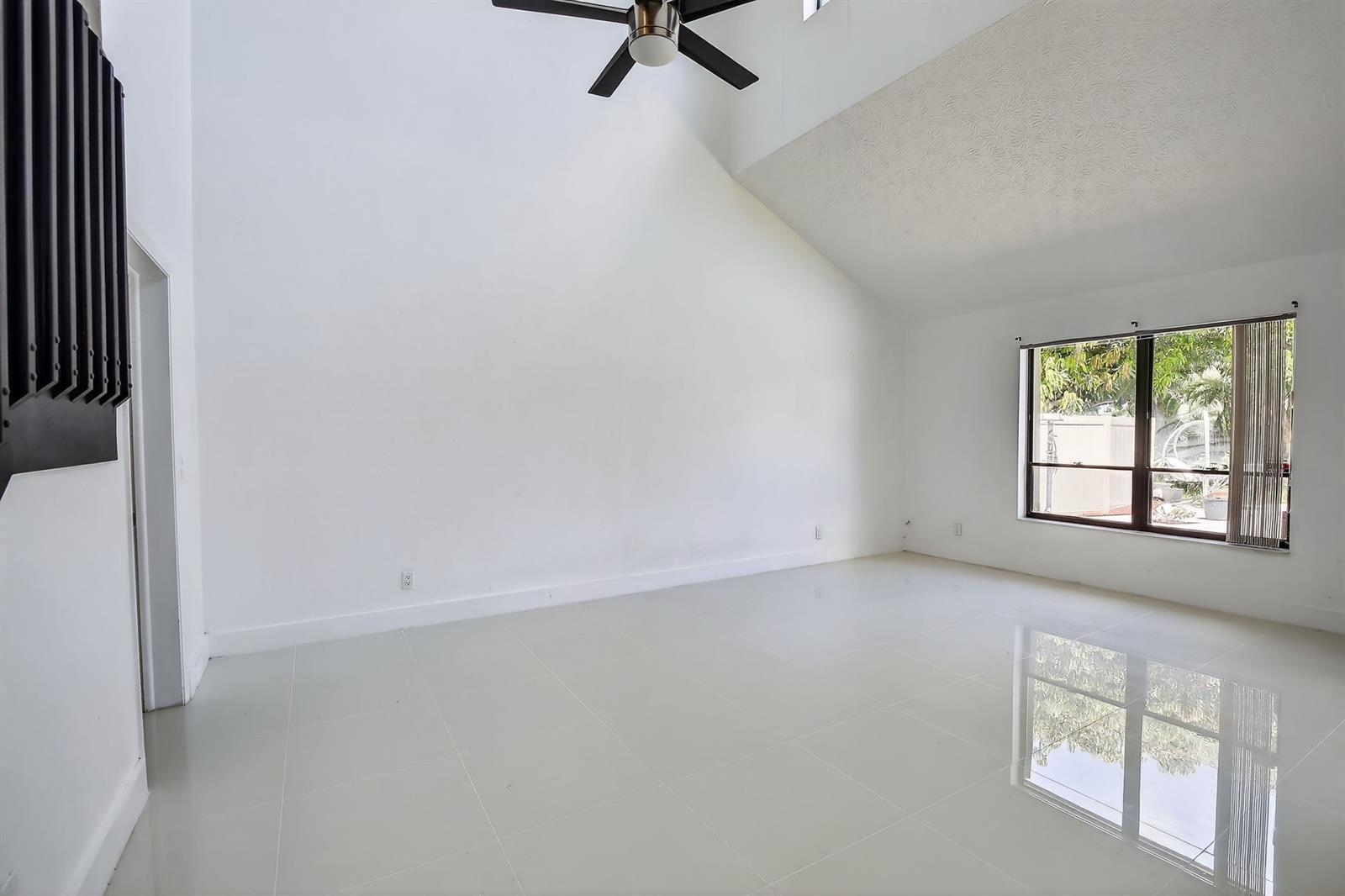 DAVIE LAKE ESTATES - Residential Lease