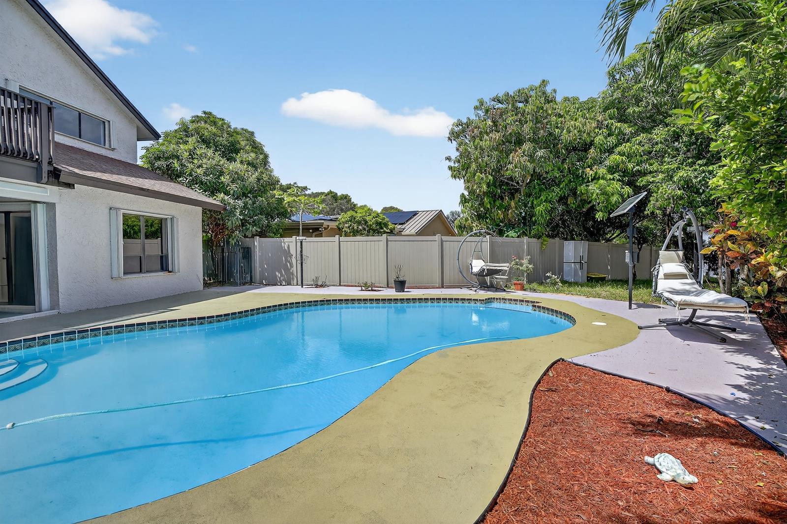 DAVIE LAKE ESTATES - Residential Lease