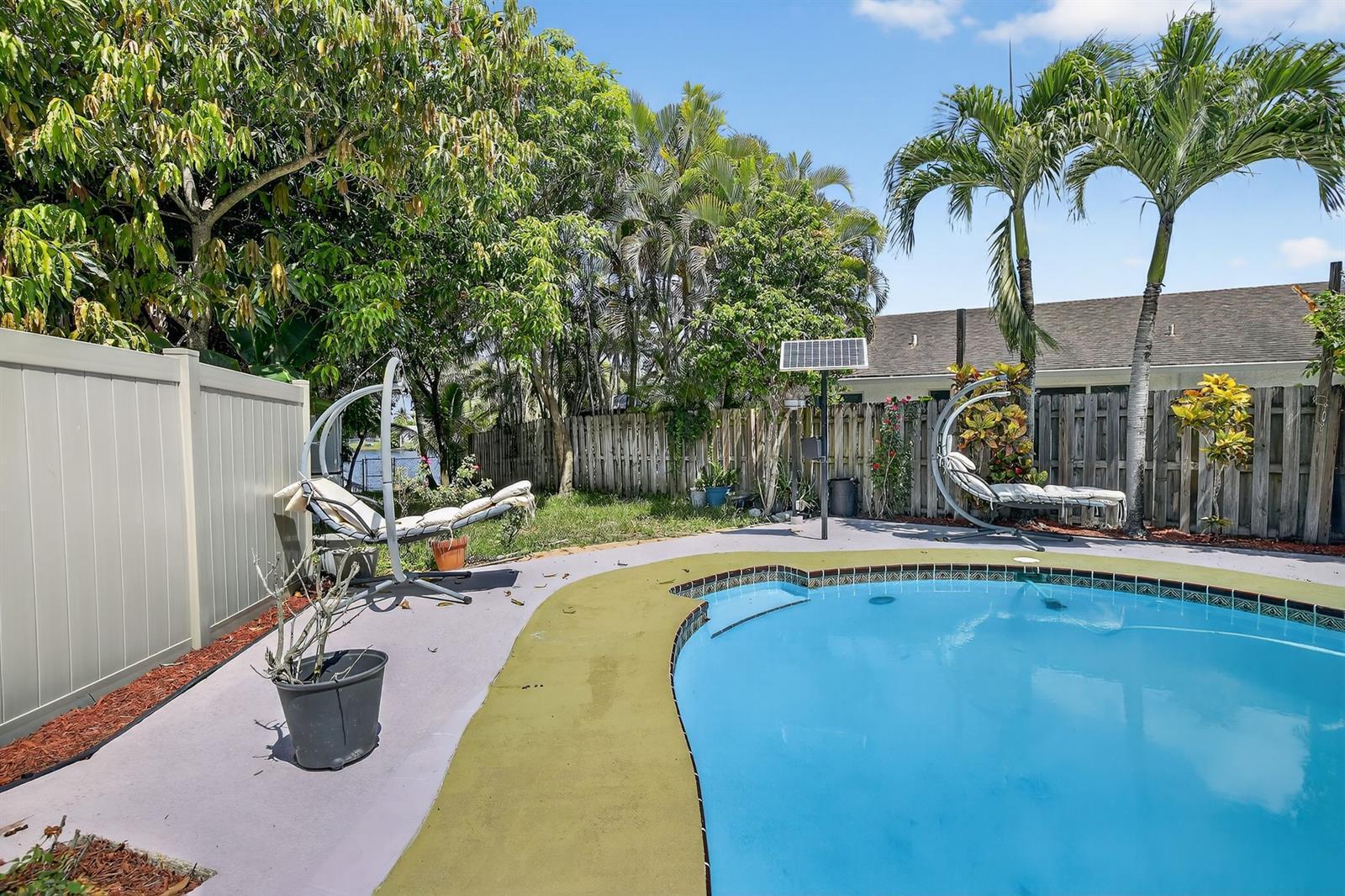 DAVIE LAKE ESTATES - Residential Lease