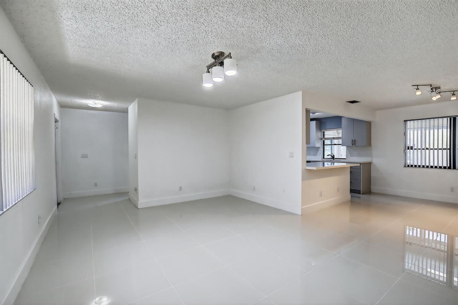 DAVIE LAKE ESTATES - Residential Lease