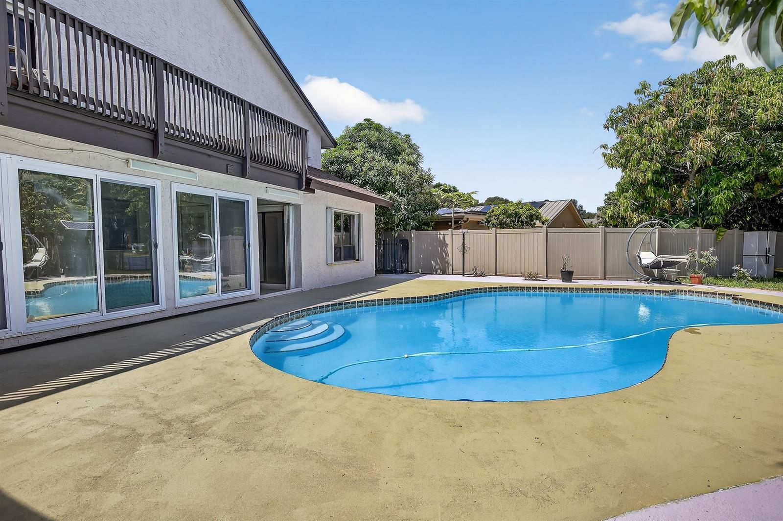 DAVIE LAKE ESTATES - Residential Lease