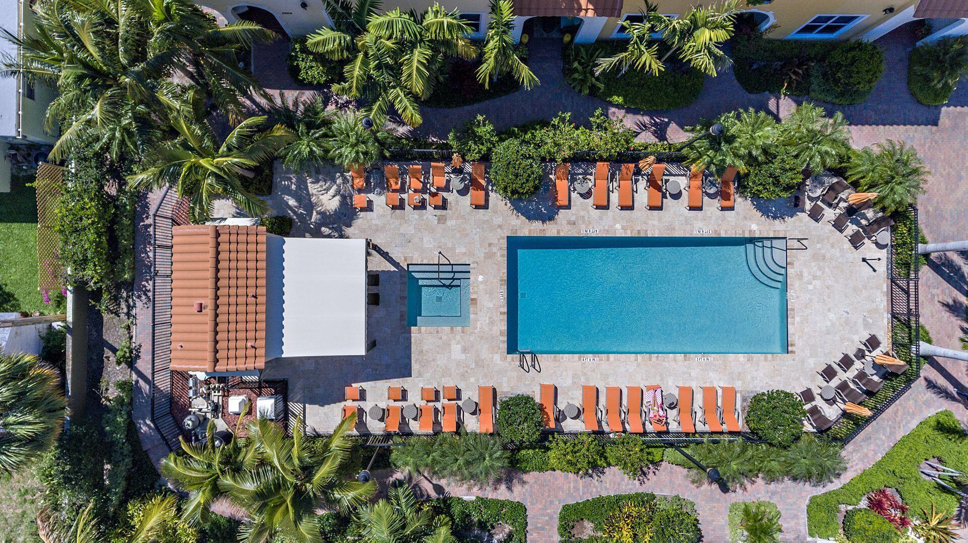 VILLAS ON ANTIQUE ROW - Residential